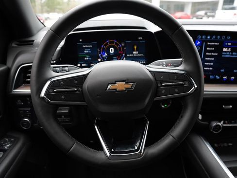 Used 2025 Chevrolet Suburban High Country image 6