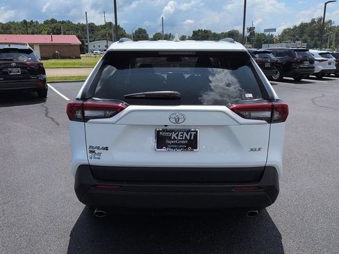 Used 2025 Toyota RAV4 XLE FWD image 6