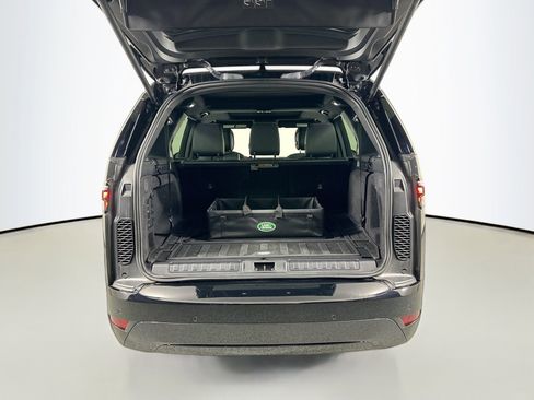 Certified 2025 Land Rover Discovery Dynamic SE image 30