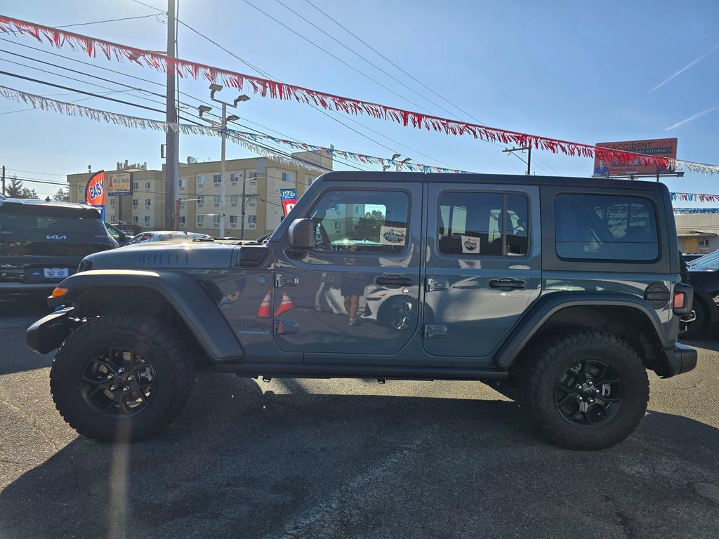 Used 2024 Jeep Wrangler Unlimited AWD/4WD image 5