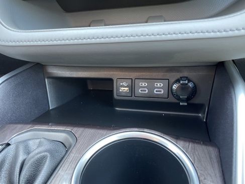 Used 2023 Toyota Highlander Limited image 35