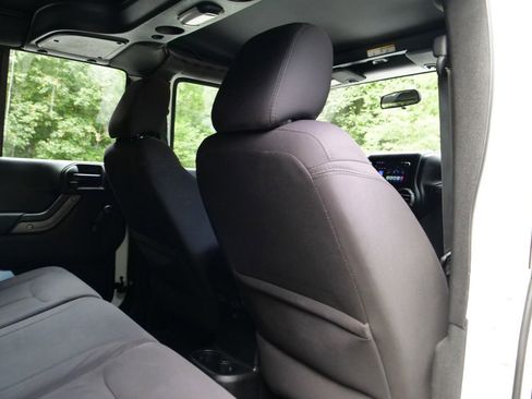 Used 2015 Jeep Wrangler Unlimited Sport image 32