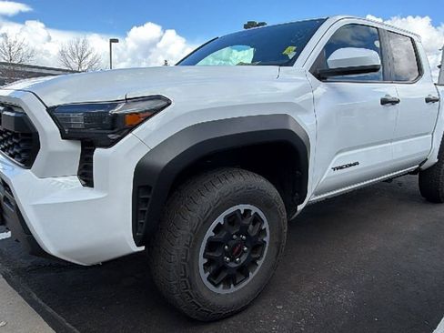 Used 2024 Toyota Tacoma TRD Off-Road AWD/4WD image 4