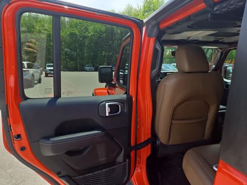 Used 2023 Jeep Wrangler Unlimited Sahara w/ Cold Weather Group AWD/4WD image 29