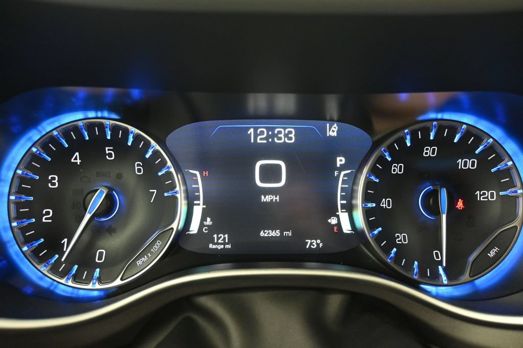 Used 2024 Chrysler Pacifica Touring-L FWD image 10