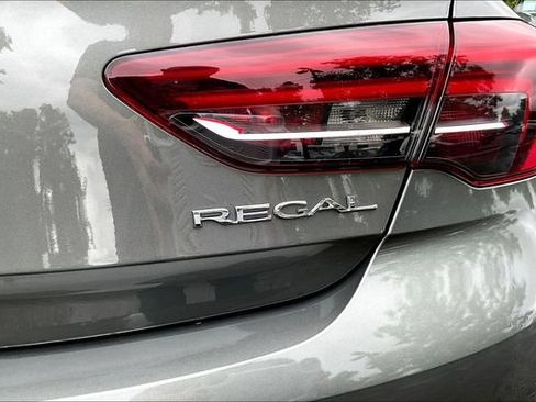 Used 2018 Buick Regal Preferred FWD image 23