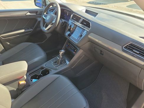 Certified 2023 Volkswagen Tiguan SE w/ Panoramic Sunroof Package image 30