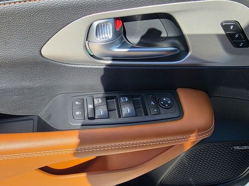 New 2026 Chrysler Pacifica Pinnacle image 25