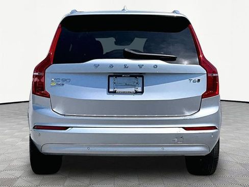 Used 2022 Volvo XC90 T6 Momentum w/ Climate Package image 5