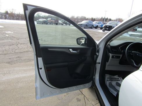 Used 2025 Ford Escape SE FWD image 21