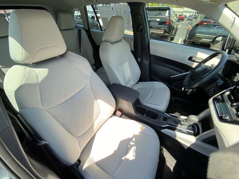 Certified 2024 Toyota Corolla Cross L image 22