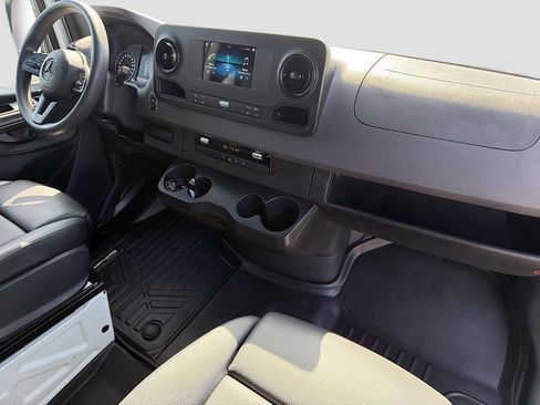 Used 2023 Mercedes-Benz Sprinter 2500 image 12