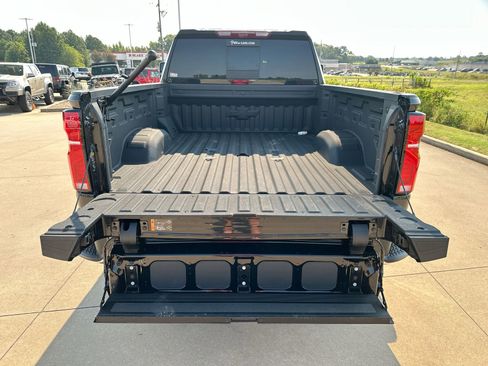 Used 2025 Chevrolet Silverado 2500 LTZ w/ LTZ Premium Texas Edition image 23