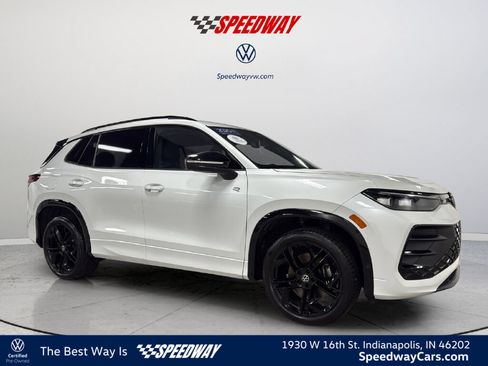 Certified 2025 Volkswagen Tiguan SE R-Line AWD/4WD image 1