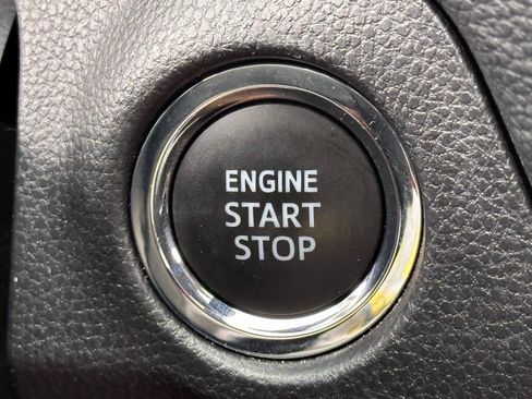 Used 2025 Toyota RAV4 XLE AWD/4WD image 27