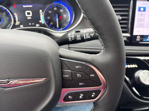 New 2026 Chrysler Pacifica Select image 23