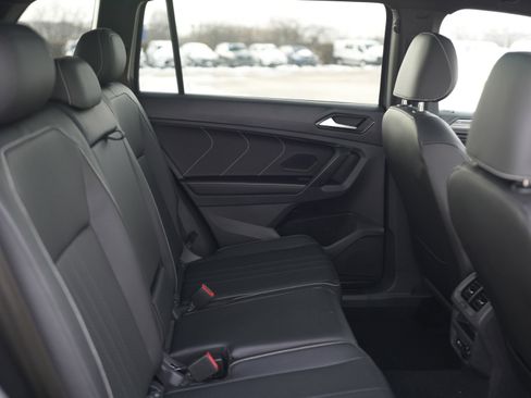 Used 2022 Volkswagen Tiguan SE R-Line image 25