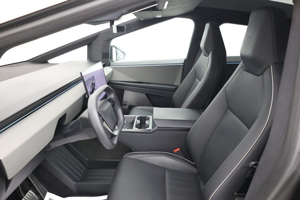 Used 2025 Tesla Cybertruck AWD Crew Cab image 24