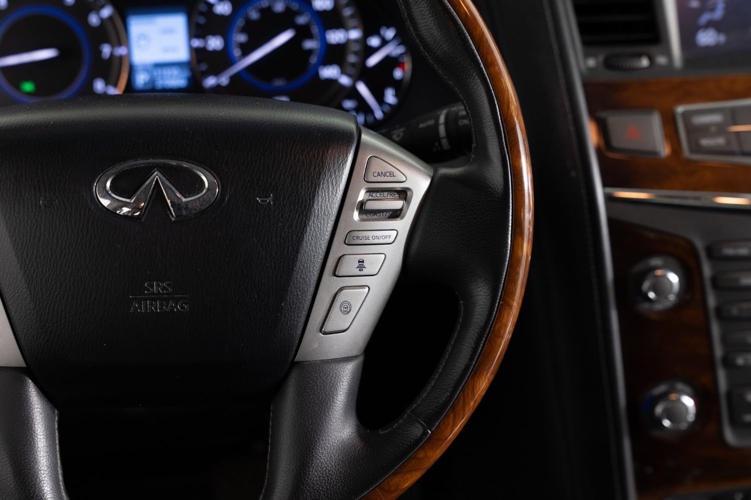 Used 2016 INFINITI QX80 4WD w/ Deluxe Technology Package image 36