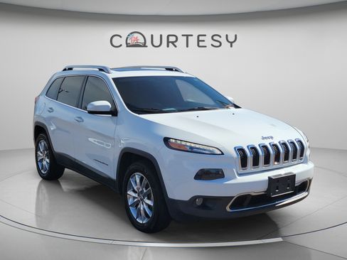 Used 2016 Jeep Cherokee Limited AWD/4WD image 4