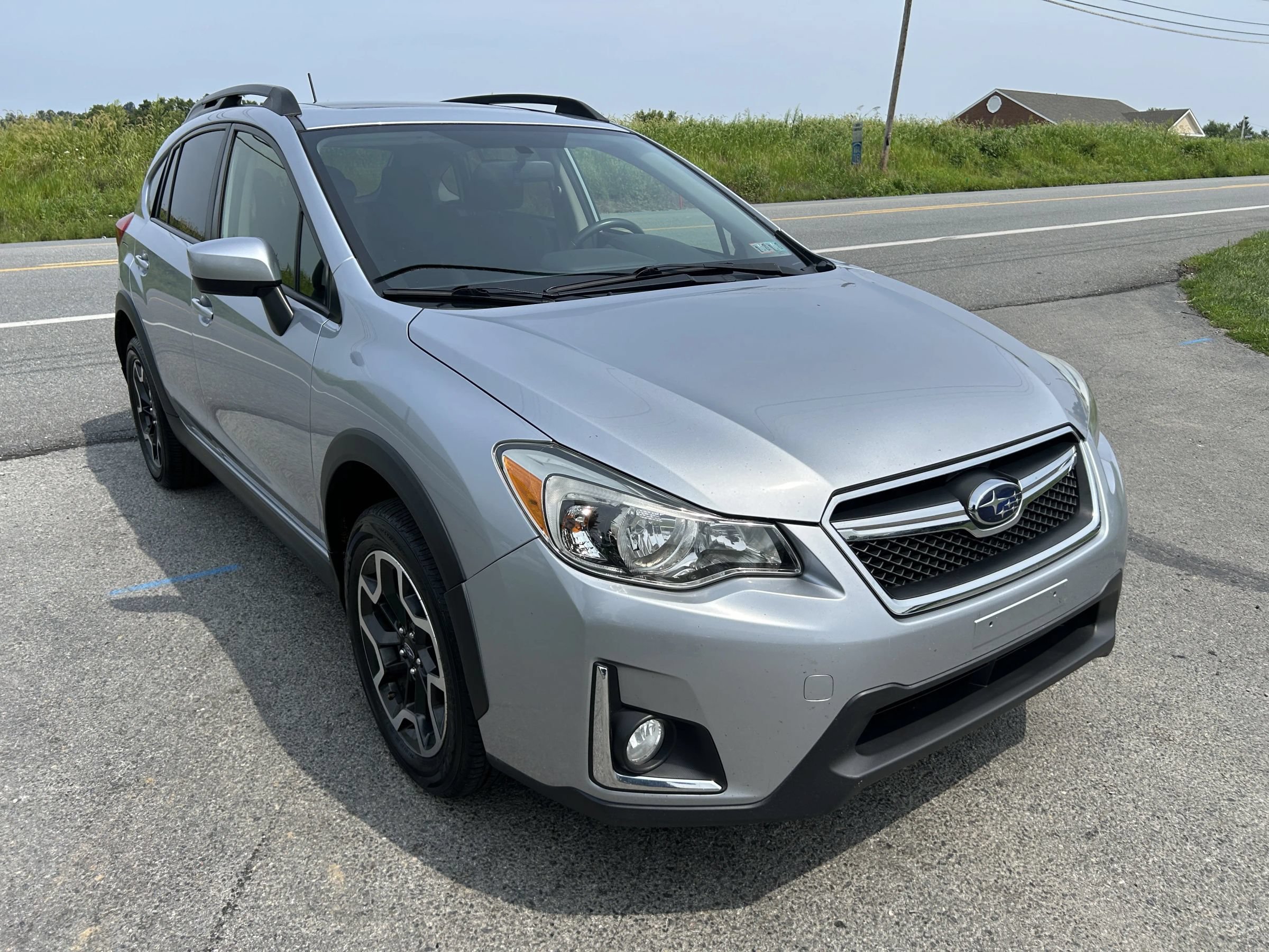 Used 2017 Subaru Crosstrek 2.0i Premium w/ Moonroof Package AWD/4WD image 3