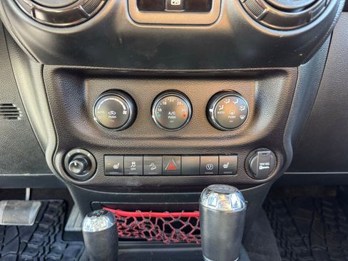 Used 2018 Jeep Wrangler Unlimited Rubicon w/ Max Tow Package image 21