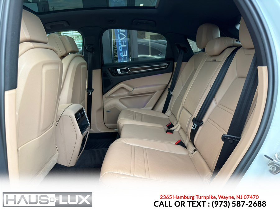 Used 2020 Porsche Cayenne AWD/4WD image 12