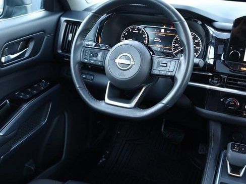 Certified 2025 Nissan Pathfinder SL w/ SL Premium Package AWD/4WD image 29