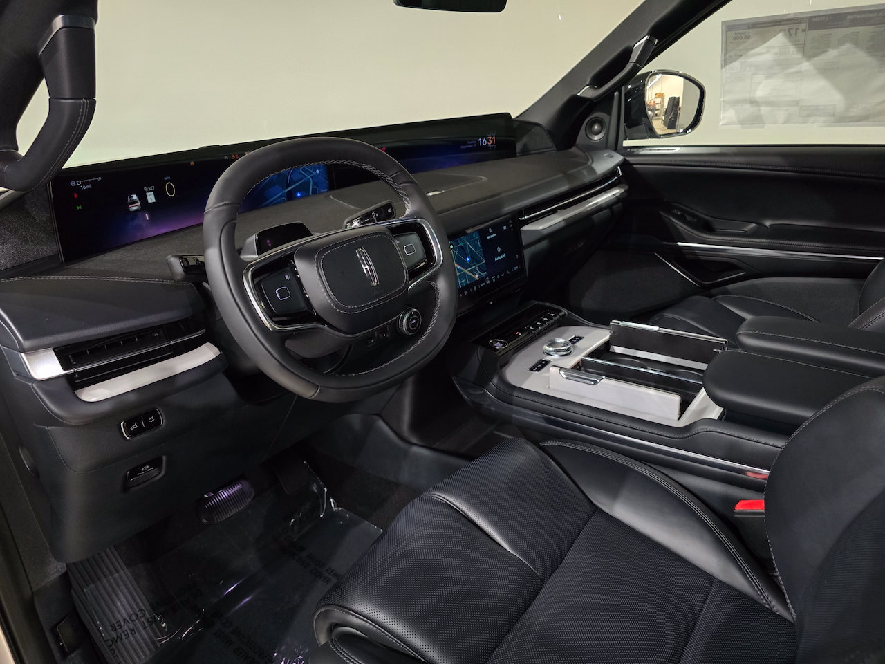 New 2025 Lincoln Navigator Reserve w/ Jet Appearance Package AWD/4WD image 19