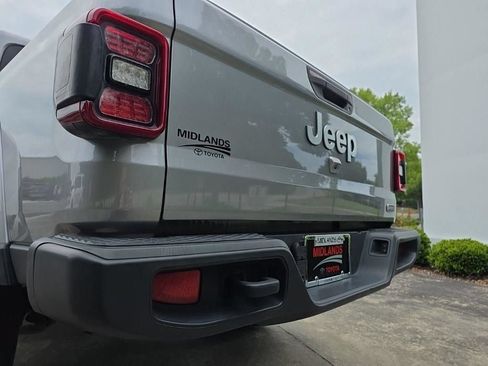 Used 2020 Jeep Gladiator Overland w/ LED Lighting Group AWD/4WD image 33