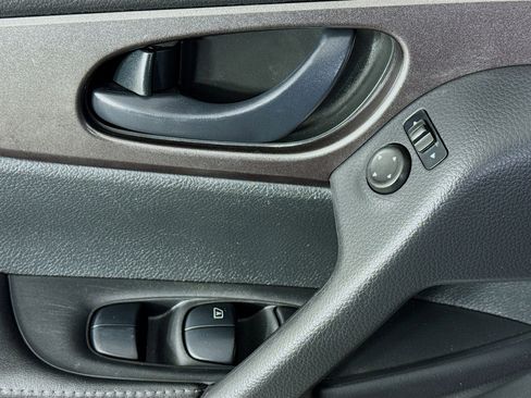 Used 2019 Nissan Rogue Sport S image 22