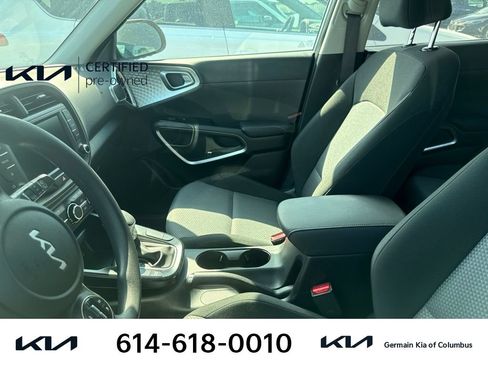 Certified 2025 Kia Soul LX w/ LX Technology Package FWD image 8