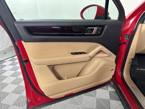 Certified 2023 Porsche Cayenne AWD/4WD image 27