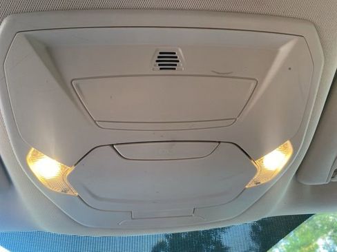 Used 2017 Ford Escape SE AWD/4WD image 16
