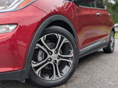 Used 2019 Chevrolet Bolt Premier w/ Infotainment Package FWD image 32