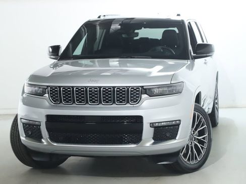 Used 2024 Jeep Grand Cherokee L Summit AWD/4WD image 3