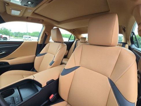 Used 2025 Lexus ES 350 w/ Premium Package FWD image 18