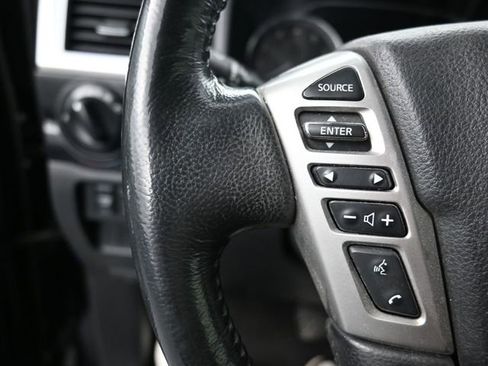 Used 2021 Nissan Titan SV w/ SV Convenience Package RWD image 15