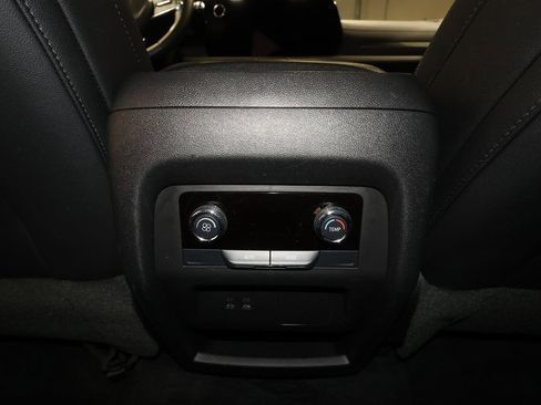 Certified 2025 Chevrolet Traverse LT image 31