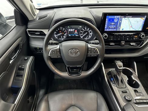 Used 2021 Toyota Highlander Limited image 27