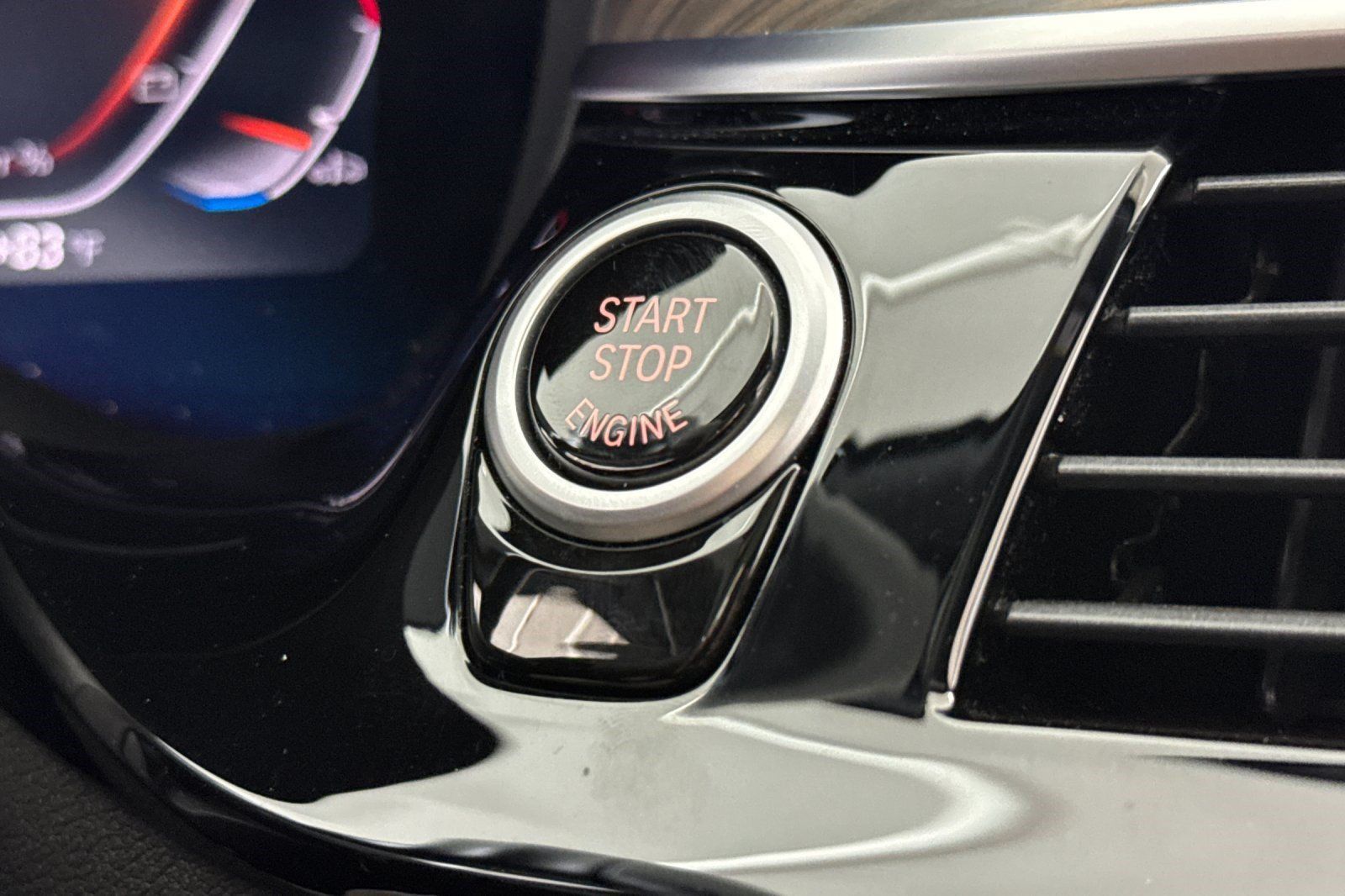 Used 2023 BMW 540i w/ M Sport Package RWD image 17