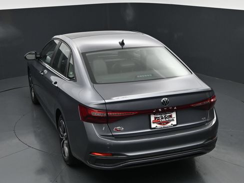 Used 2026 Volkswagen Jetta SE FWD image 29