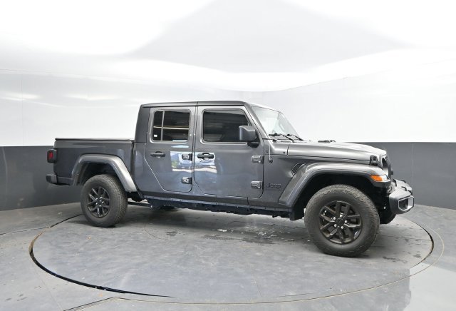 Used 2023 Jeep Gladiator Sport AWD/4WD image 3