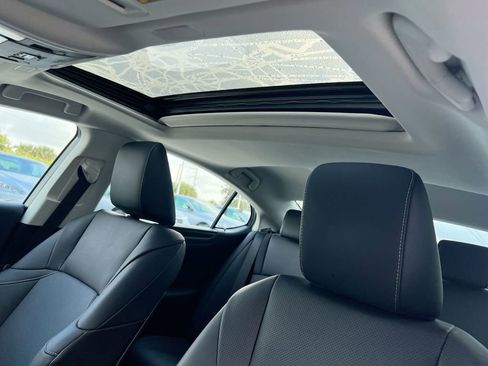 Certified 2025 Lexus ES 350 w/ Premium Package image 18