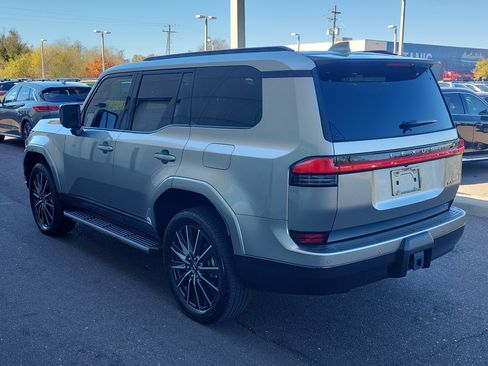 Used 2024 Lexus GX 550 image 4