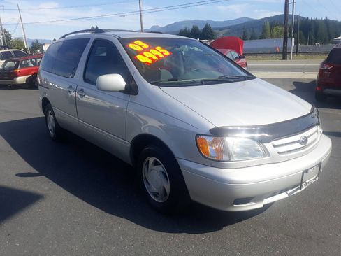 Used 2003 Toyota Sienna LE image 2