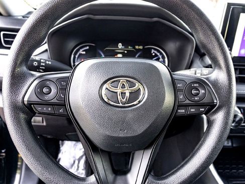 Used 2025 Toyota RAV4 XLE image 17