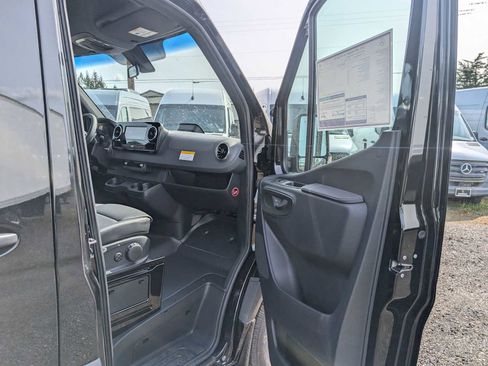 New 2025 Mercedes-Benz Sprinter 2500 image 10