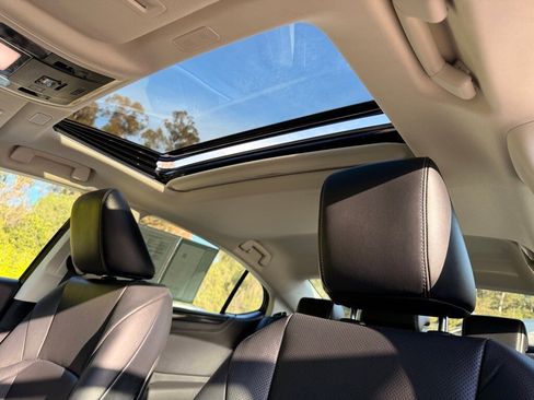 Certified 2025 Lexus ES 350 w/ Accessory Package (Z2) image 17