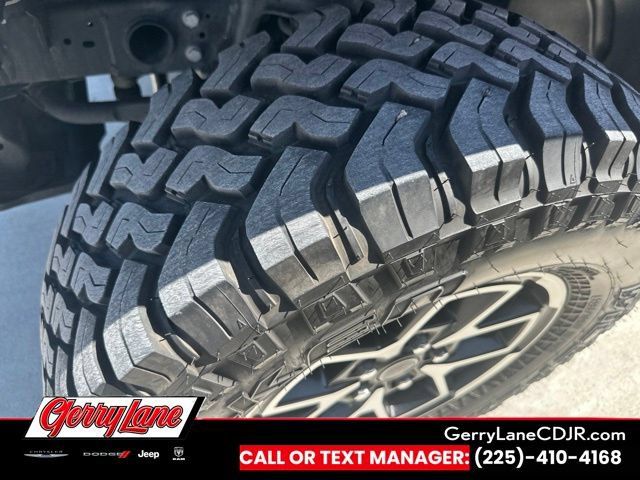 Used 2025 Jeep Gladiator Rubicon AWD/4WD image 8